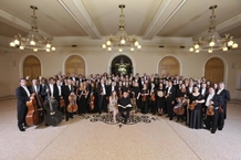 Filharmonie Brno míří do Velké Británie. Zahajuje turné s šéfdirigentem Daviesem a českou hudbou